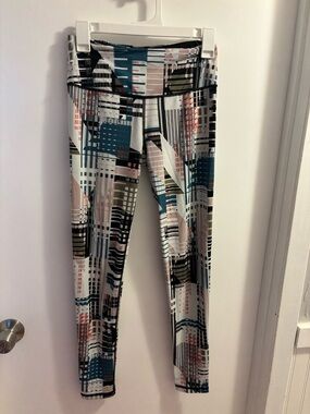 Victoria Sport Abstract Geometric Print Leggings in Teal, Olive & Blush